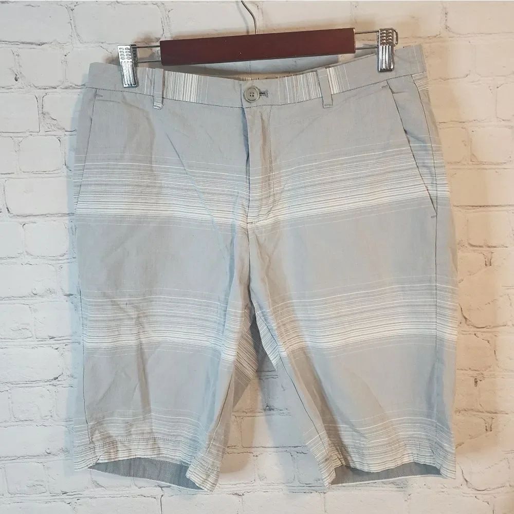 Men's Calvin Klein Light Gray Shorts, Size 32